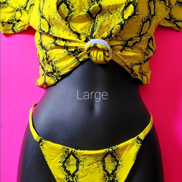 Bathing suits - Picture 7 of 9